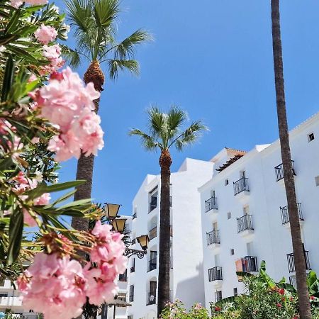 Beautiful Beachfront Newly Renovated 2 Bedroom Apartment With Swimming Pool And Garden San Luis de Sabinillas Exteriör bild