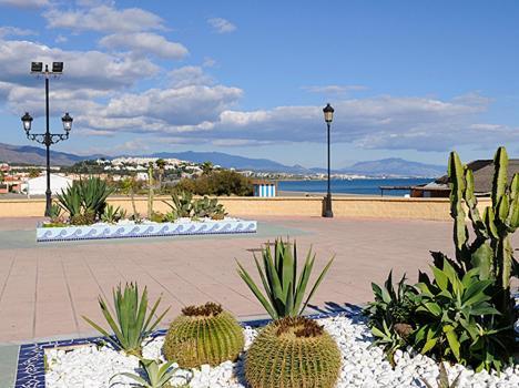 Beautiful Beachfront Newly Renovated 2 Bedroom Apartment With Swimming Pool And Garden San Luis de Sabinillas Exteriör bild