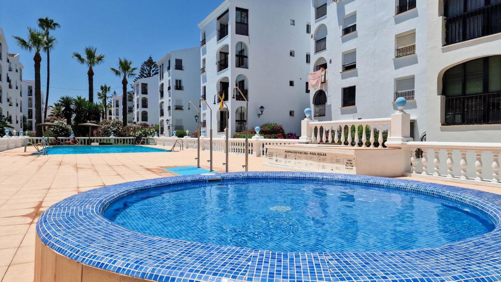 Beautiful Beachfront Newly Renovated 2 Bedroom Apartment With Swimming Pool And Garden San Luis de Sabinillas Exteriör bild