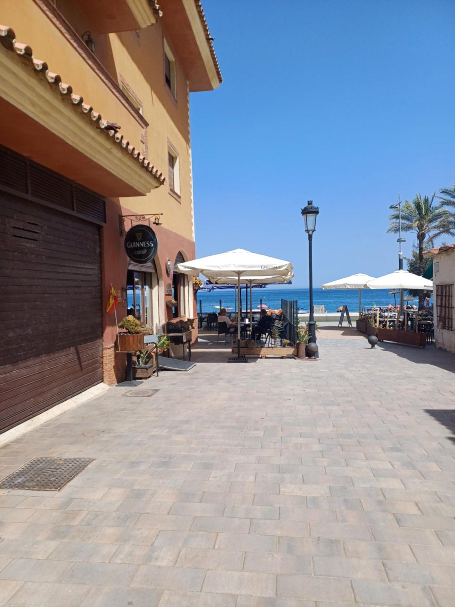 Beautiful Beachfront Newly Renovated 2 Bedroom Apartment With Swimming Pool And Garden San Luis de Sabinillas Exteriör bild