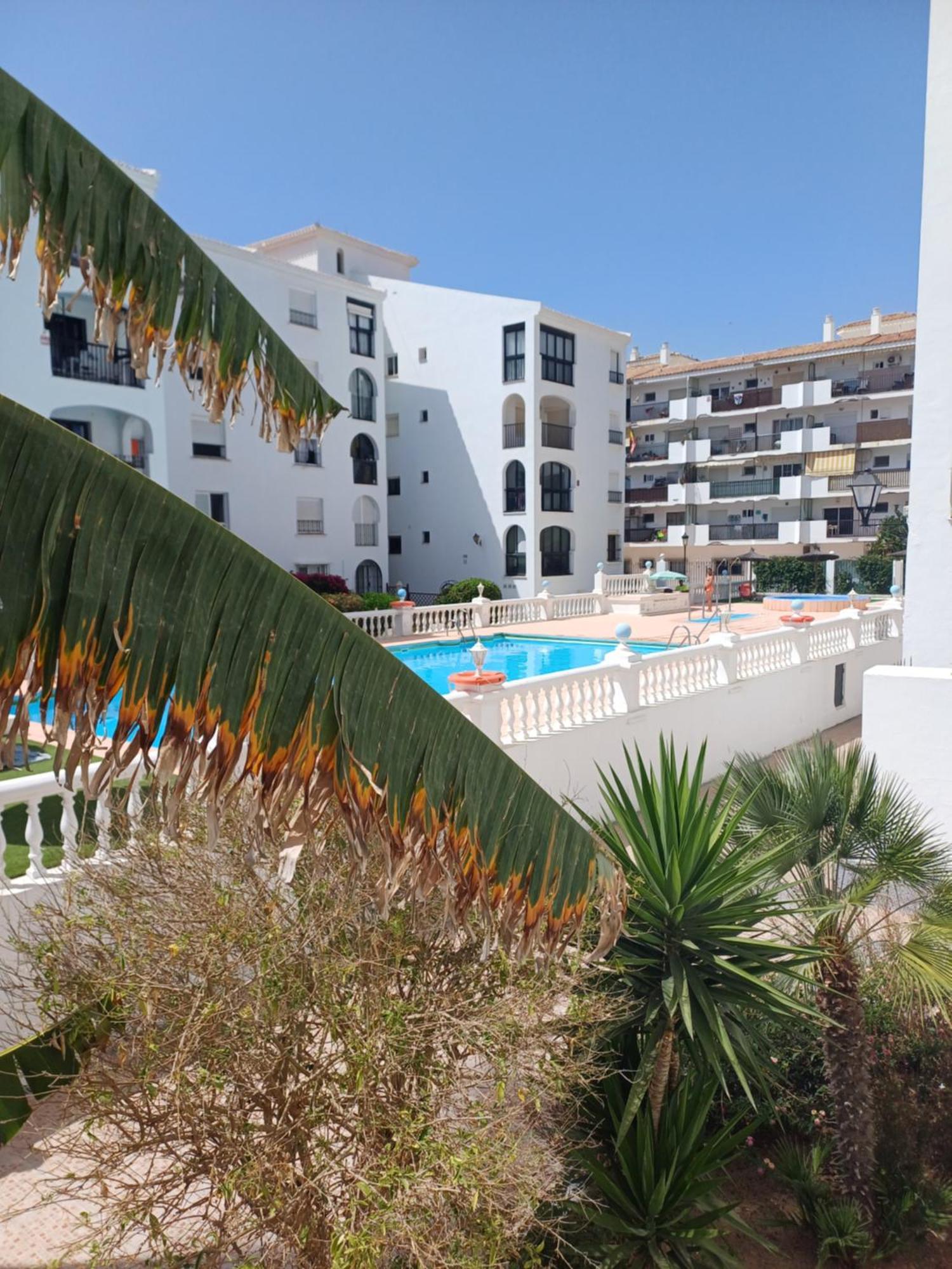 Beautiful Beachfront Newly Renovated 2 Bedroom Apartment With Swimming Pool And Garden San Luis de Sabinillas Exteriör bild
