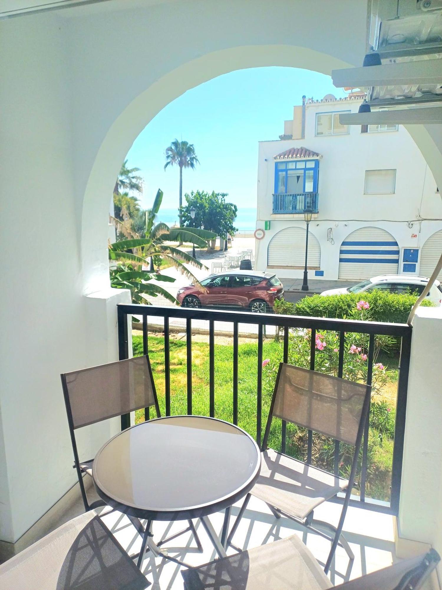 Beautiful Beachfront Newly Renovated 2 Bedroom Apartment With Swimming Pool And Garden San Luis de Sabinillas Exteriör bild